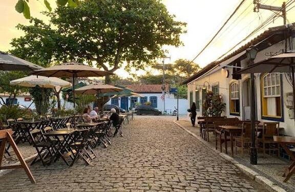 Novo decreto impõe regras para bares e restaurantes e redefine funcionamento no polo gastronômico