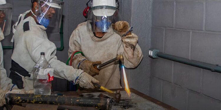 Cursos offshore gratuitos da Prefeitura de Macaé impulsionam formação profissional