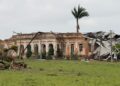 Estrutura desaba sobre palacete histórico e reacende alerta sobre abandono de casa