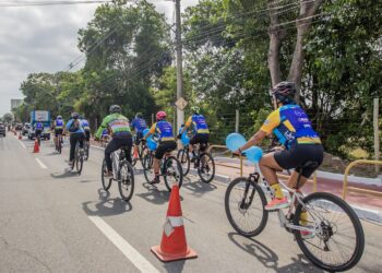 Pedal Azul emociona e une famílias em ação por apoio ao autismo