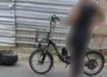 Adolescente atropela idosa com bicicleta elétrica e ambos se ferem