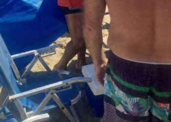 Homem é assassinado após ser baleado em beco e correr até a Praia de Geribá