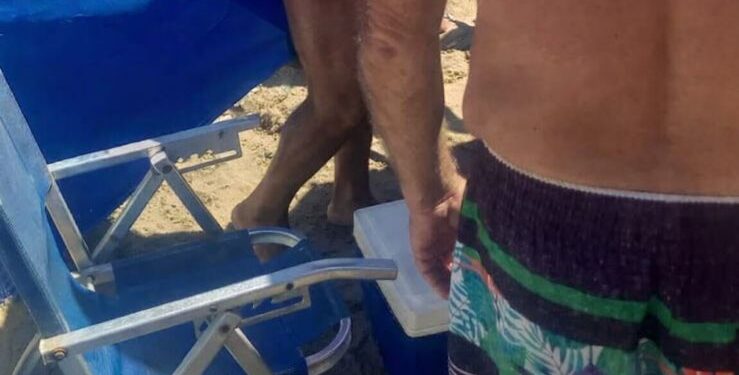 Homem é assassinado após ser baleado em beco e correr até a Praia de Geribá