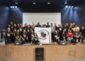 Vila do Noel recebe coral em Libras com apresentação inclusiva