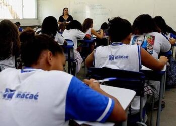 Projeto de lei cria punição severa para uso de drogas em área pública