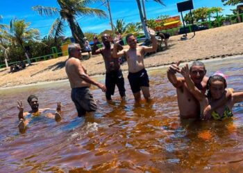 Usuários do CAPS participam de atividade terapêutica na Lagoa de Carapebus