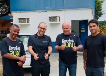 Petroleiros mantêm greve e realizam novo ato na base de Cabiúnas