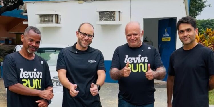 Petroleiros mantêm greve e realizam novo ato na base de Cabiúnas