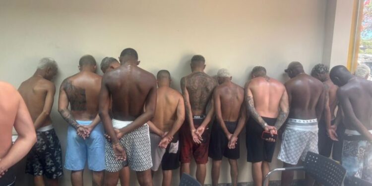 Ação integrada de segurança identifica suspeitos nas praias durante o Réveillon