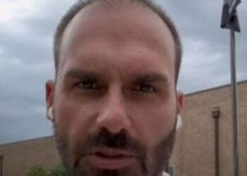 PF exige retorno imediato de Eduardo Bolsonaro à corporação no RJ