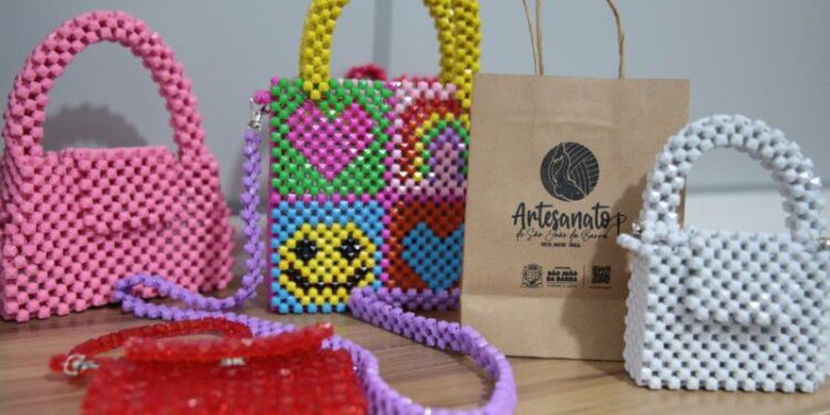 Artesanato fortalece economia local durante o verão