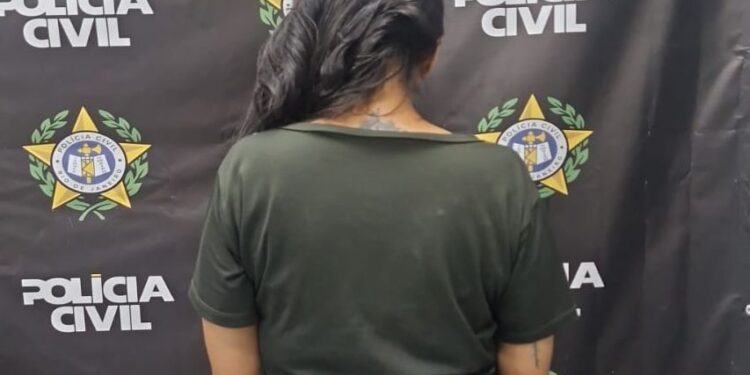 Vulgo “Monicão” é presa por tráfico de drogas em Macaé