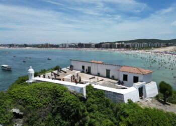 Arte transforma o Forte São Mateus em galeria a céu aberto