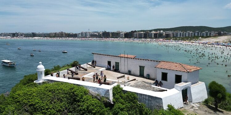 Arte transforma o Forte São Mateus em galeria a céu aberto