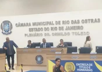 Vereadores aprovam criação de secretarias e empréstimo milionário