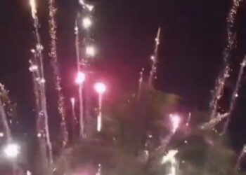 Fogos disparam perto de público e causam correria na Praia de Jacuecanga