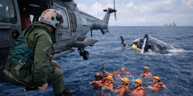 Após pouso no mar, Petrobras, Omni e Marinha se pronunciam