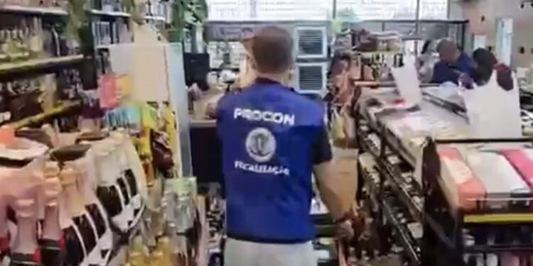 Operação Salus apreende mais de 330 litros de bebidas alcoólicas irregulares