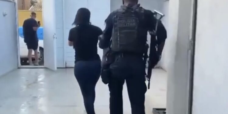 Foragida da Justiça de MG é presa na Praia Rasa