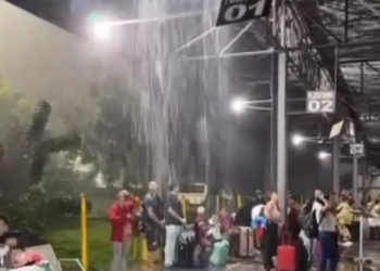 Vazamentos atingem passageiros em terminal rodoviário durante período de chuvas