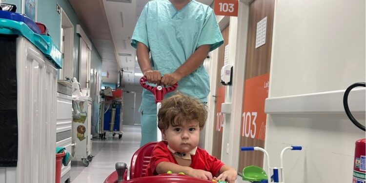 Milagre da vida: bebê que ingeriu soda cáustica recebe alta sem sequelas