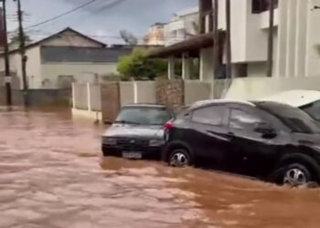 Temporal provoca alagamentos em bairros de Itaperuna após alerta do Inmet