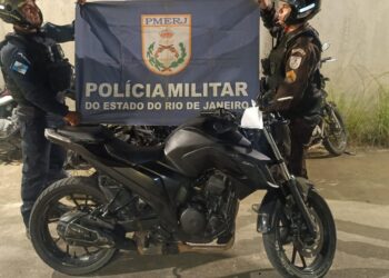 Homem com 24 anotações criminais é autuado com moto irregular em Rio das Ostras