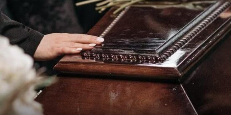 Troca de corpos durante velório causa revolta e sofrimento a famílias na região