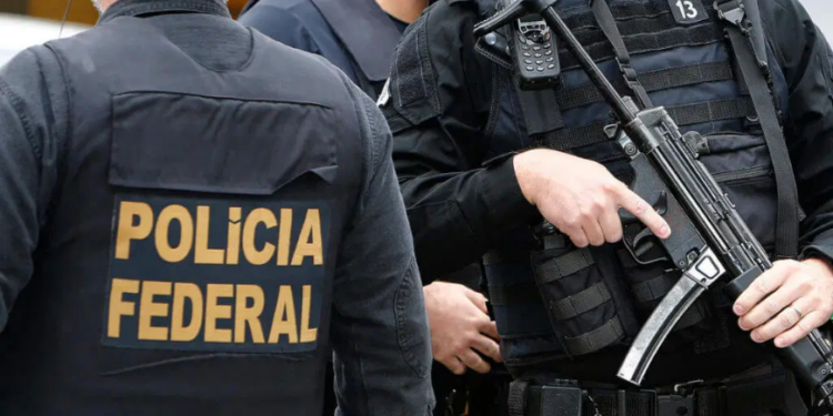 Educador é alvo da PF por suspeita de crimes na internet