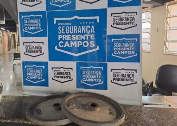 Dois homens são presos após furtarem anilhas de academia