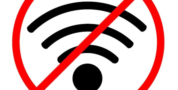 Moradores relatam bloqueio a operadoras e falta de internet em bairro de Macaé