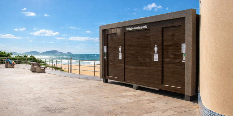 Banheiros autolimpantes começam a ser instalados em áreas públicas