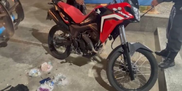 PM fecha ponto de tráfico e apreende grande quantidade de drogas em Macaé
