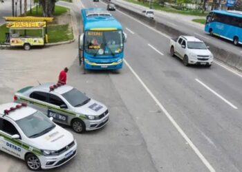 Homem furta ônibus parado em Maricá e veículo é localizado em Itaboraí
