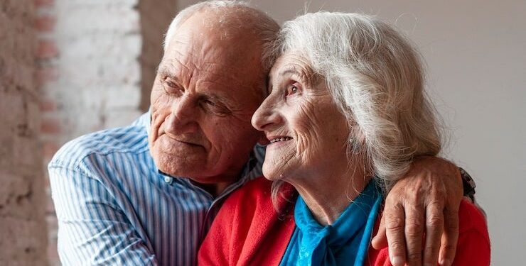 Justiça bloqueia verba e garante repasse milionário para idosos