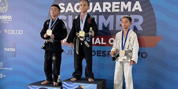 Aos 9 anos, Adrian Soares coleciona títulos e chama atenção no jiu jitsu