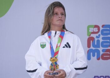 Atleta de Rio das Ostras conquista bronze e emociona após competição internacional