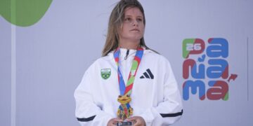 Atleta de Rio das Ostras conquista bronze e emociona após competição internacional