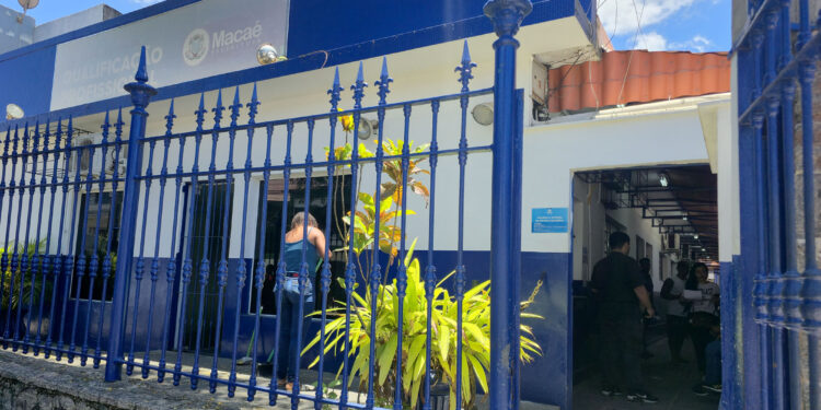 Cursos gratuitos chegam a bairros e prometem gerar renda