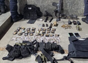 Confronto termina com presos e apreensão de armas pesadas