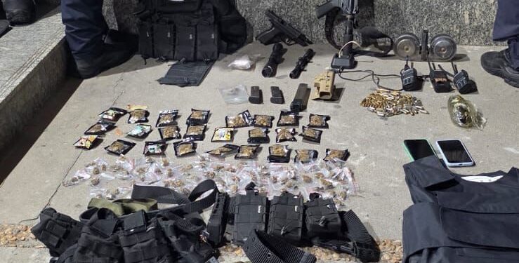 Confronto termina com presos e apreensão de armas pesadas