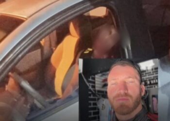 Homem é morto a tiros dentro de veículo e polícia investiga