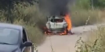 Funcionário é rendido e carro incendiado por criminosos