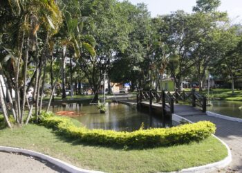 Praça é reinaugurada com shows e programação especial para moradores