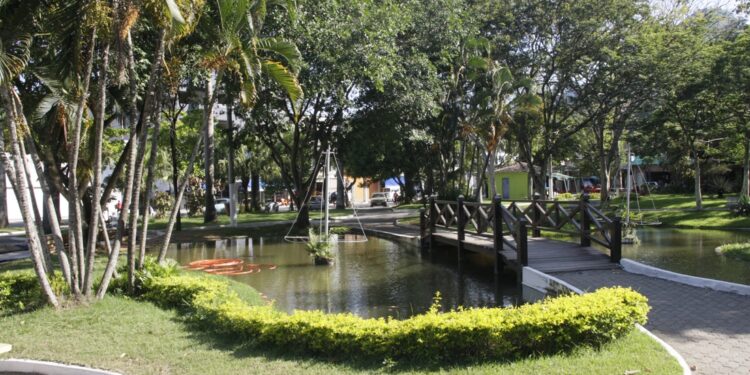 Praça é reinaugurada com shows e programação especial para moradores