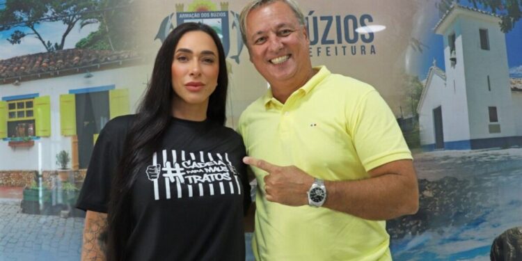 Prefeito exonera secretária e expõe bastidores de crise política