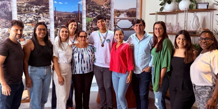 Cardoso Moreira em destaque: aluno da rede municipal conquista medalha nacional de educação financeira