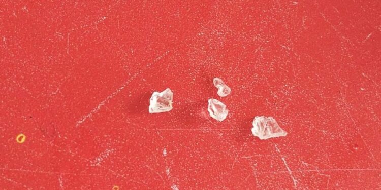 Criança ingere vidro em bebida e caso gera revolta