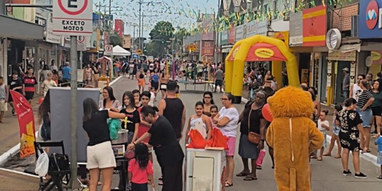 “Sábado Vem Pra Rua” movimenta o centro de Casimiro de Abreu