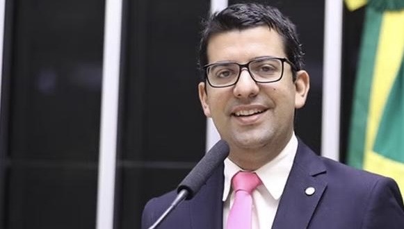 Deputado é alvo da PF em investigação sobre contratos milionários de castração